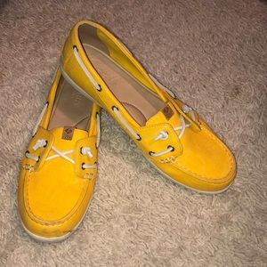 LIKE NEW YELLOW SPERRY
